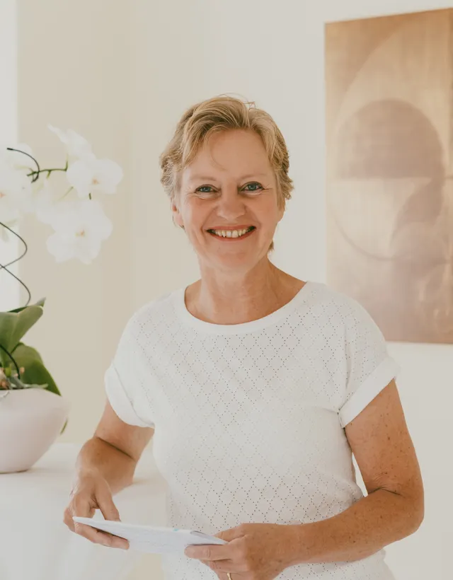 Silvia Schuhmacher in natuerlicher Umgebung